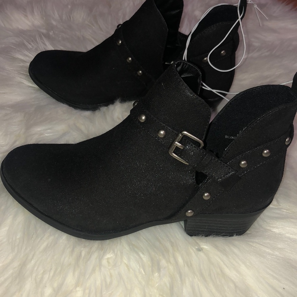 ‼️NWT booties Report‼️